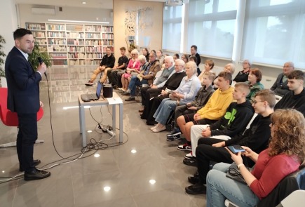 Fascynujący wykład dra Jakuba Mosiejczyka.