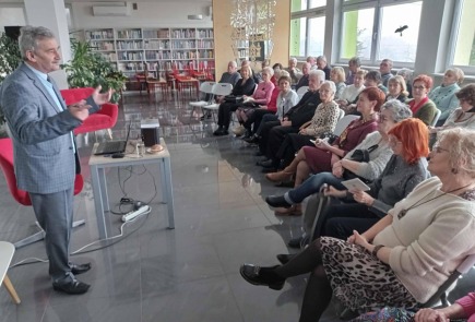 W bibliotece odbyło się wyjątkowe spotkanie dla słuchaczy Uniwersytetu Trzeciego Wieku.