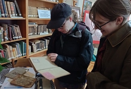 Bibliotekę odwiedziła Pani Noam Lerman z Milwaukee w stanie Wisconsin (Stany Zjednoczone).